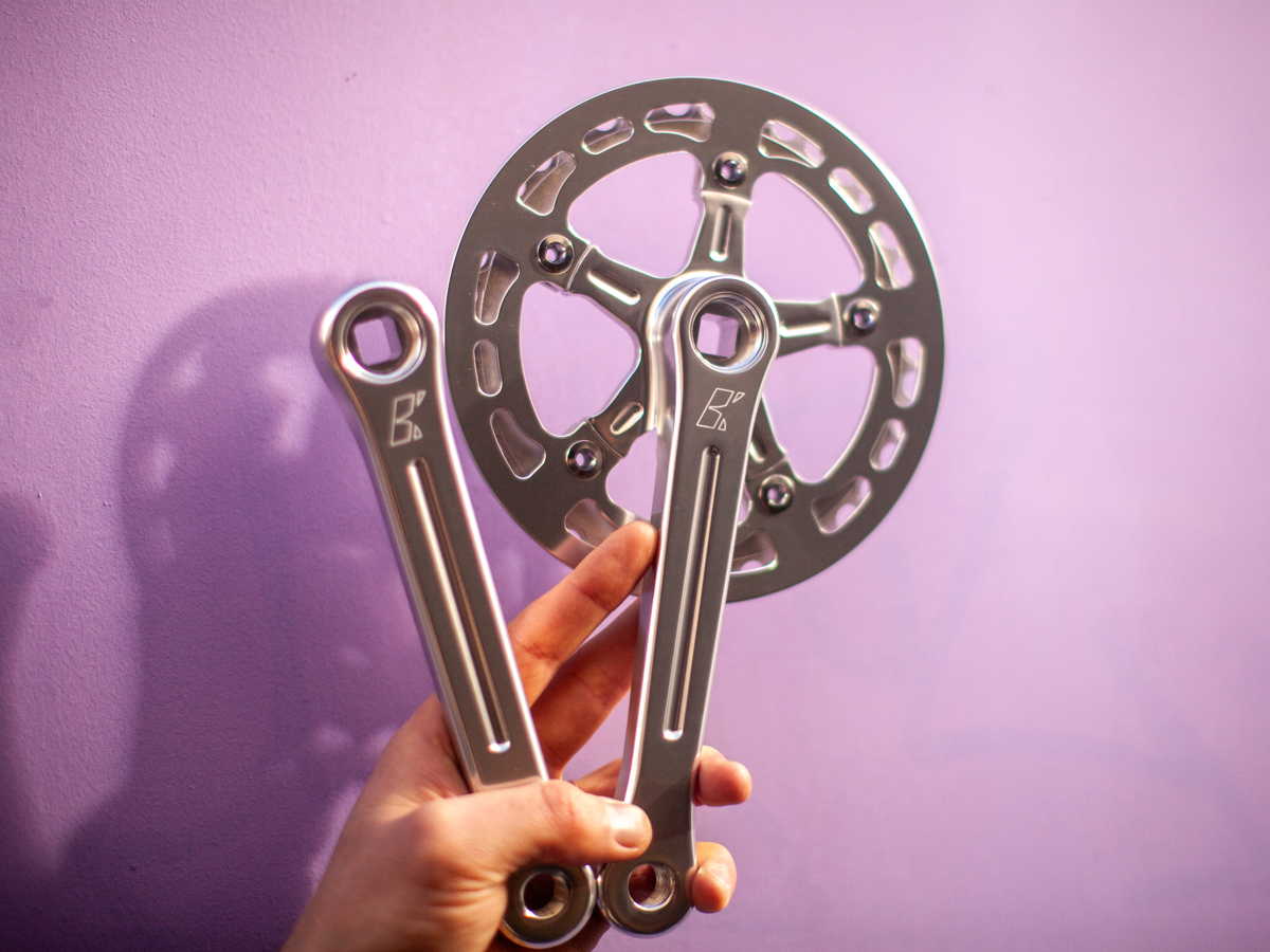 PÉDALIER BASSI LOW NARROW-WIDE ARGENT 38D AVEC GARDE-CHAÎNE