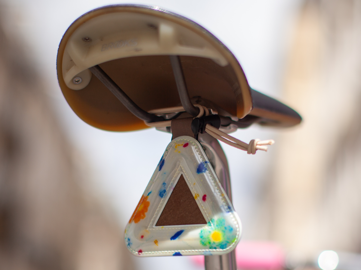 BLUE LUG TRIANGLE REFLECTOR SAI FLOWER – La Chouette Paris