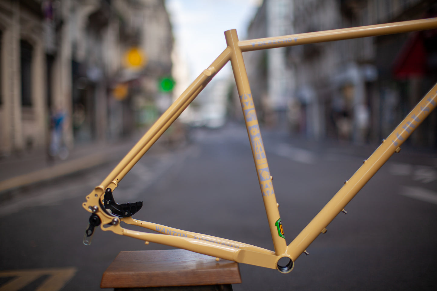 CRUST DERECHO FRAME