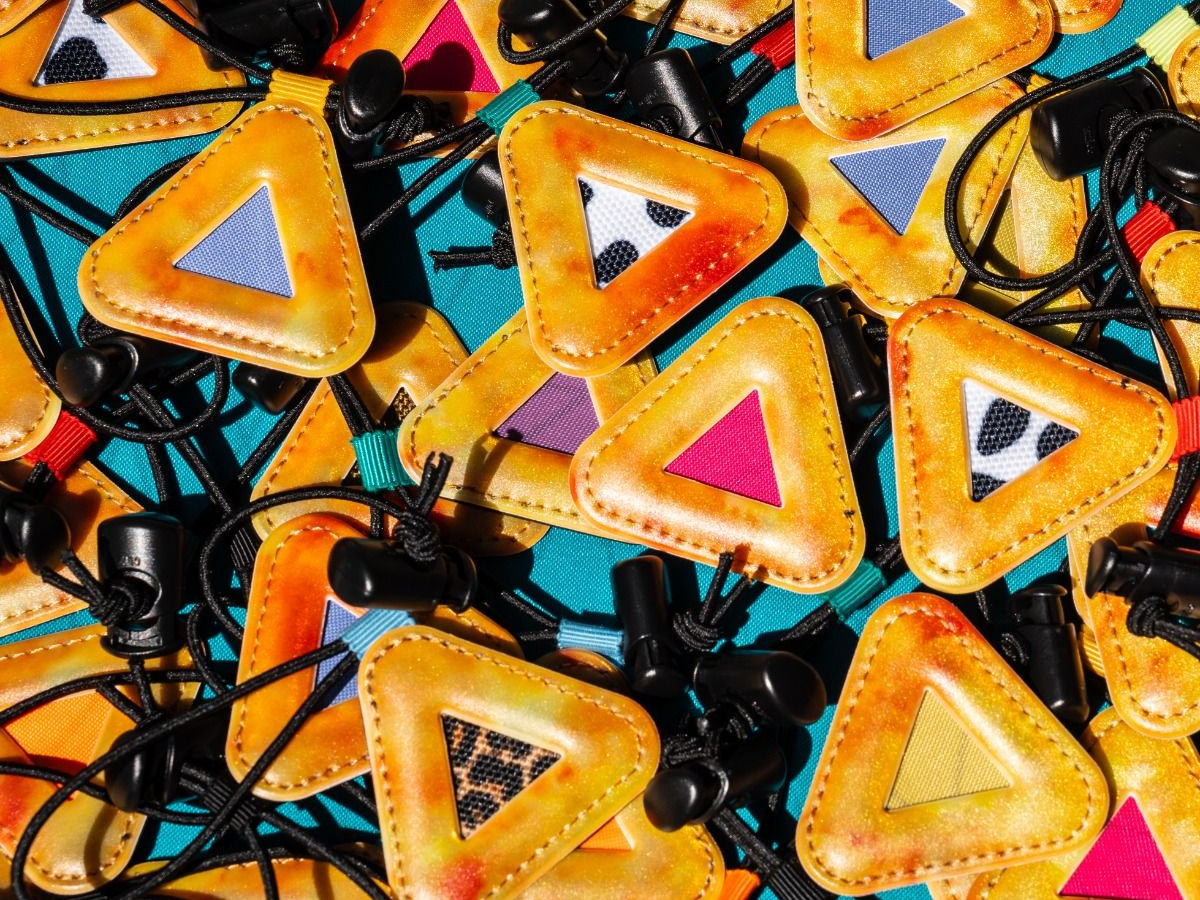 BLUE LUG MINI TRIANGLE REFLECTOR - FIRE DYE – La Chouette Paris