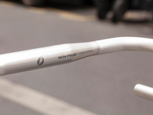 Charger l&#39;image dans la galerie, SALSA COWCHIPPER DELUXE FLARED DROPBAR GUIDON
