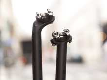 Load image into Gallery viewer, SIMWORKS FROGGY STEALTH SEATPOST
