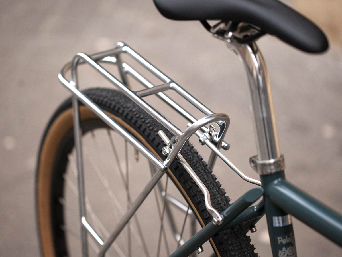 SIMWORKS ON THE ROAD REAR RACK – La Chouette Paris SIMWORKS ON THE ROAD REAR RACK – La Chouette Paris