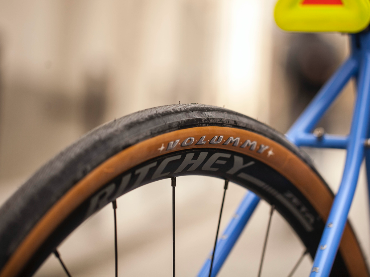 SIMWORKS VOLUMMY TYRES - BLACK & PEANUT BUTTER