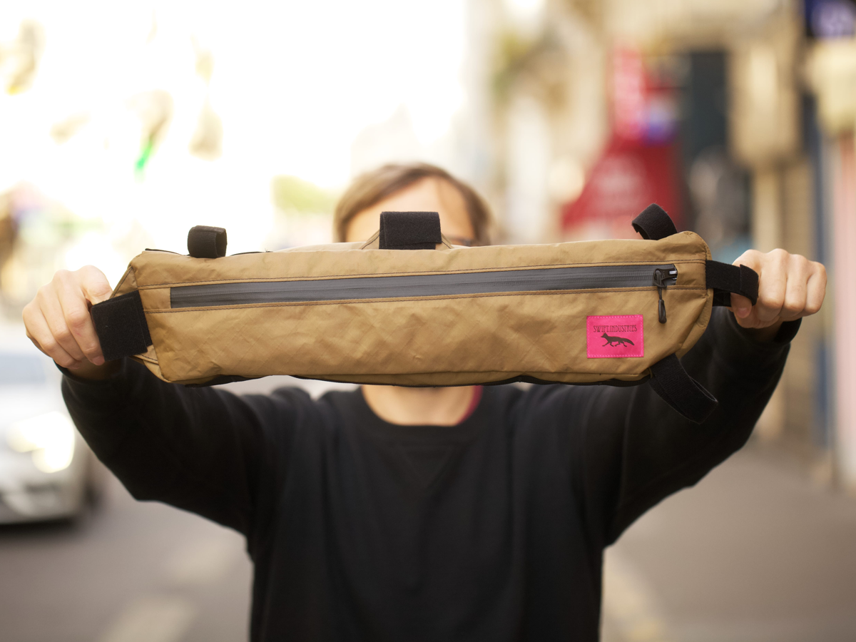 SWIFT INDUSTRIES HOLD FAST HALF FRAME BAG – La Chouette Paris SWIFT INDUSTRIES HOLD FAST HALF FRAME BAG – La Chouette Paris